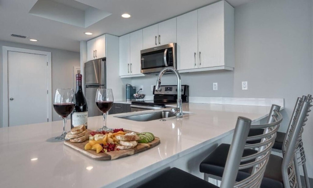 Treasure Island Hotel | Walk to Everything in Treasure Island! 2 Relaxing Suites by the Bay, w/Pool!