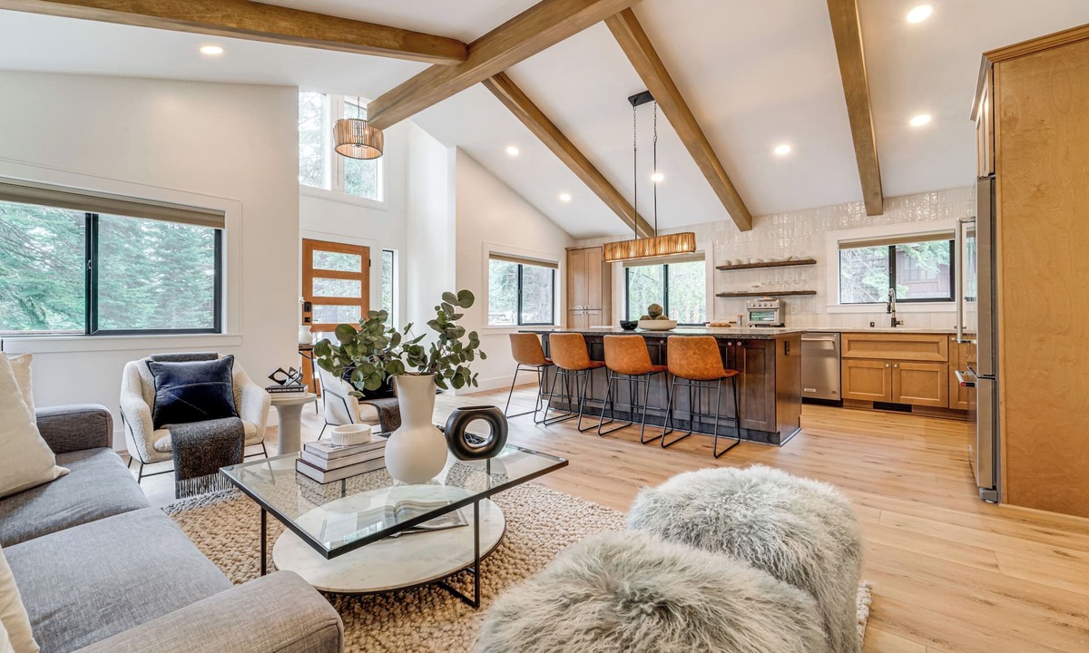 Truckee Cottage | Walk to Gondola: Truckee Retreat w/Resort Perks!