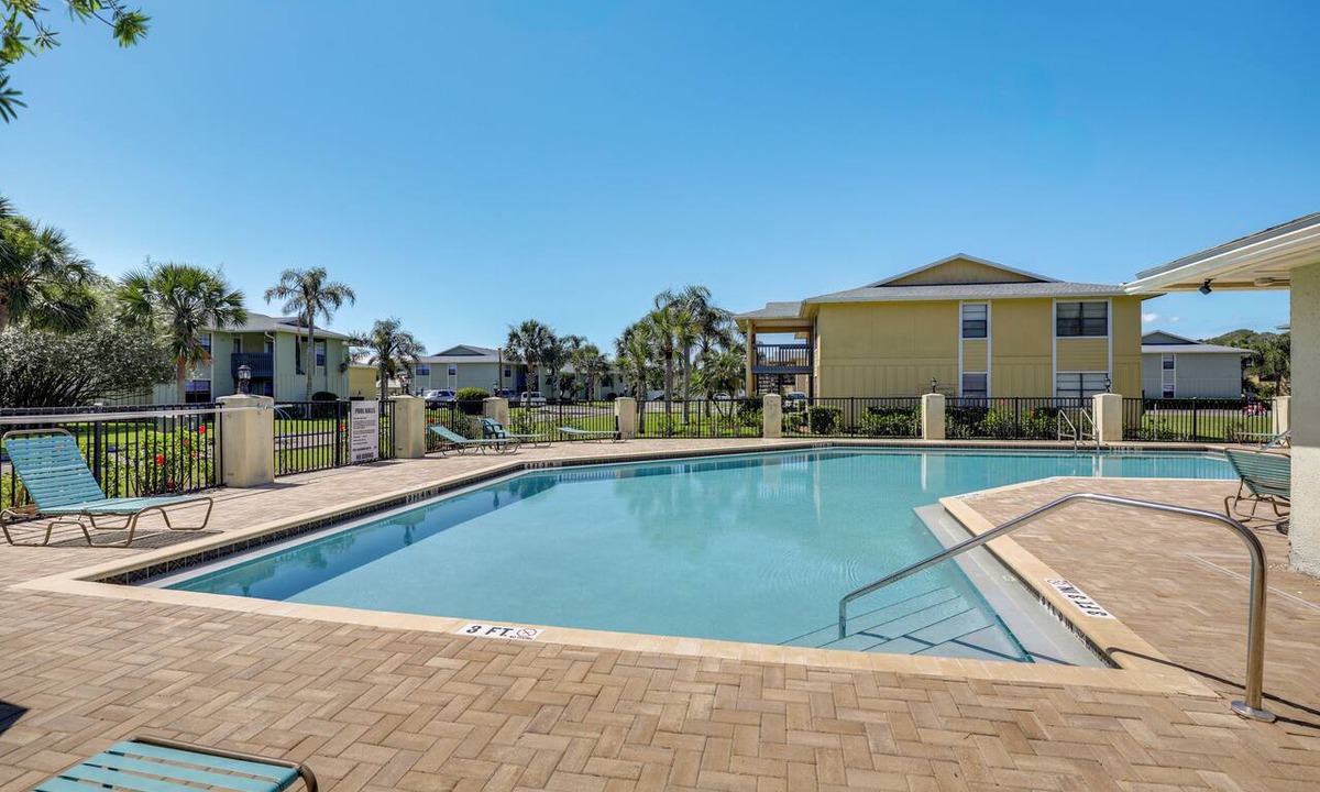 St. Augustine Beach Condo | Walk to Pier: St Augustine Beach Condo w/Balcony!