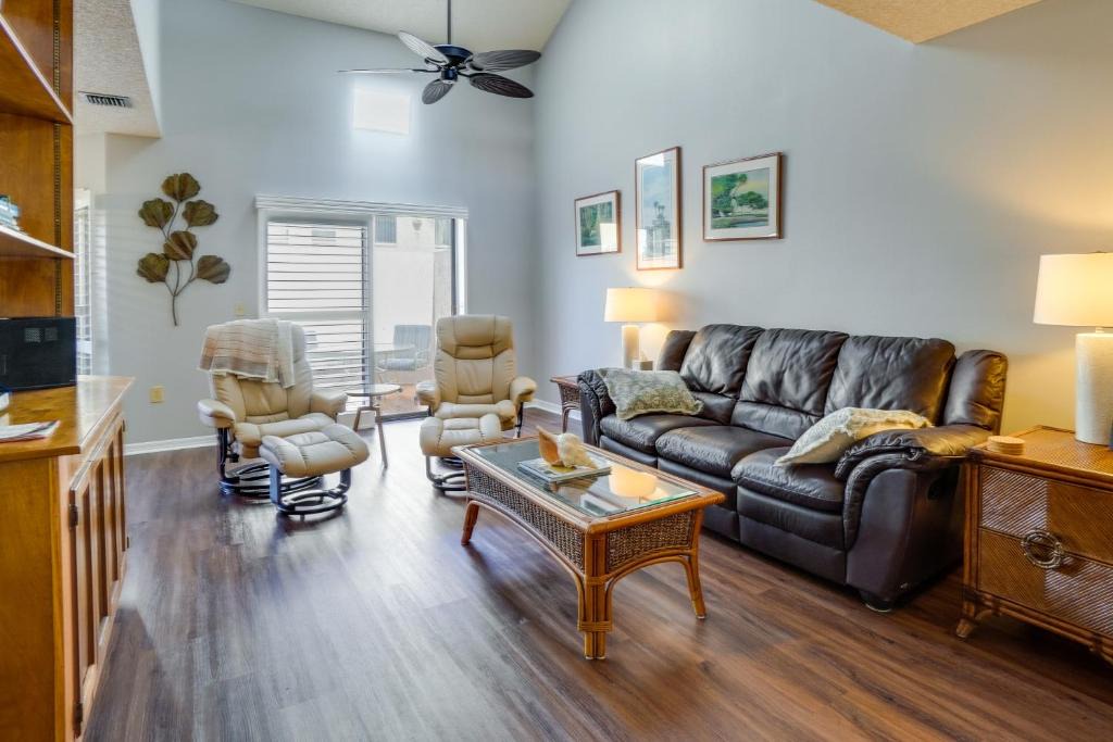 Leesburg House | Walk to Restaurants: Downtown Leesburg Townhome!