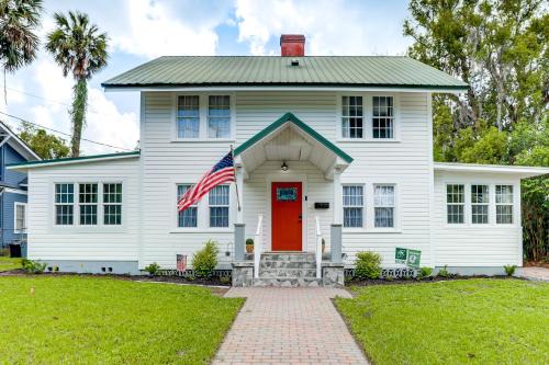 DeLand House | Walk to Stetson and Historic Downtown DeLand!