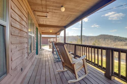 Mountain View House | Walk to White River: Mountain View Family Cabin!