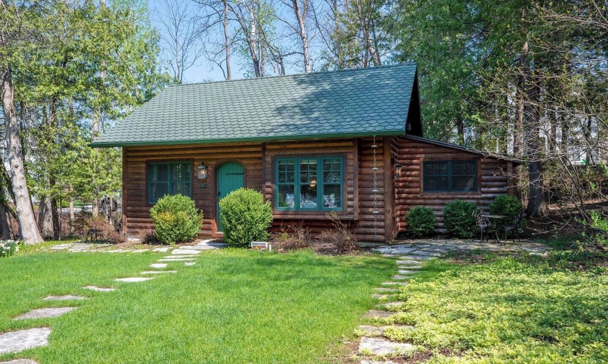 Ephraim Cottage | Walkable Ephraim Duplex | Cozy Nights & Bay Sunsets