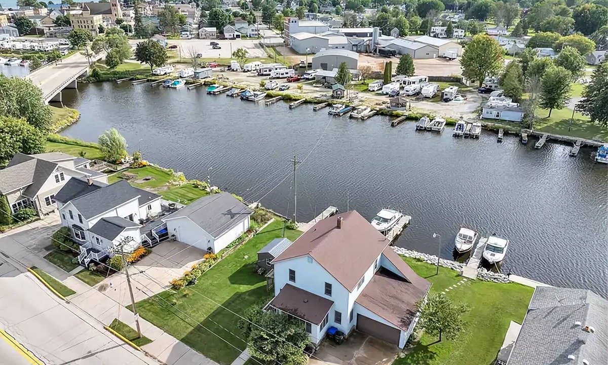 Algoma House | Waterfront Getaway with reserved Dock/Boat Slip on Ahnapee River Wifi
