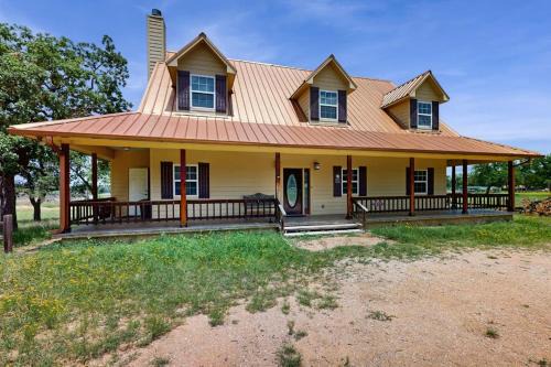 Buchanan Dam House | Waterfront Home with Kayak, View, Fire Pit & WiFi - Dog-Friendly