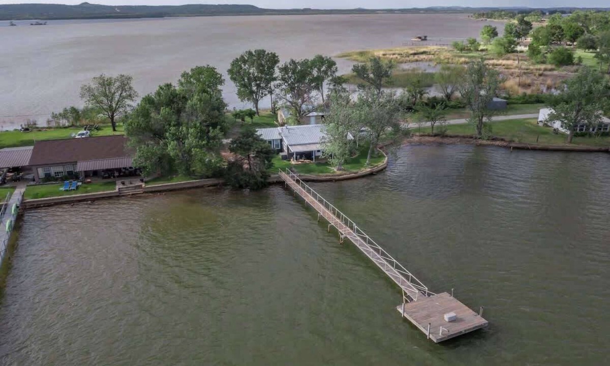 Graford House | Waterfront House on PK Lake: Dock & No-Wake Cove