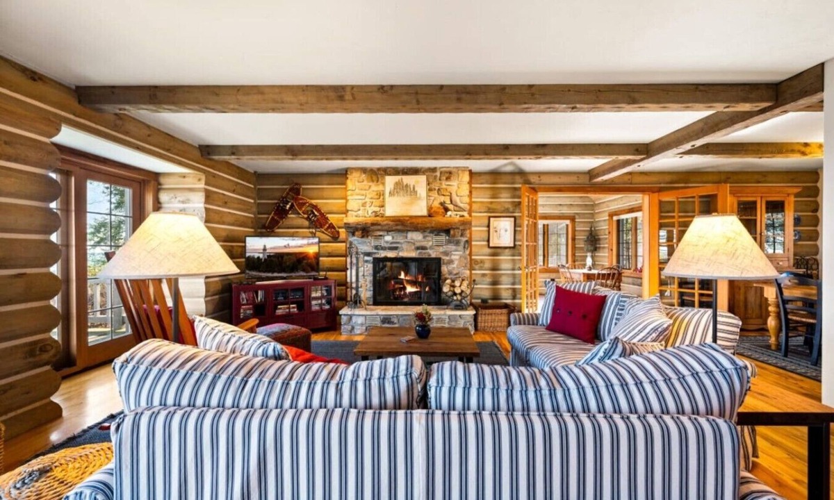 Sister Bay House | Waterfront Log Home Near Sister Bay- Game Room, Kayaks & Sunrises