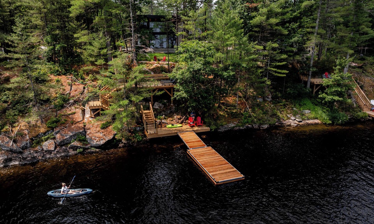 Gravenhurst Cottage | Waterfront Luxury, Hot tub, Chef's Kitchen