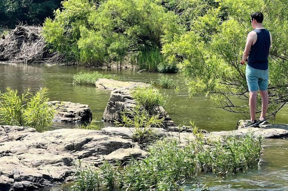 Golden Cabin | Waterfront Pet Friendly Cabin on Glover River with Hot Tub near Broken Bow, Oklahoma