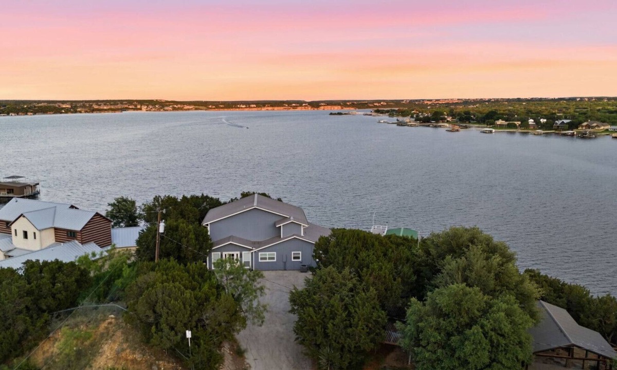 Graford House | Waterfront Retreat w/Dock + Hot Tub | Sleeps 18