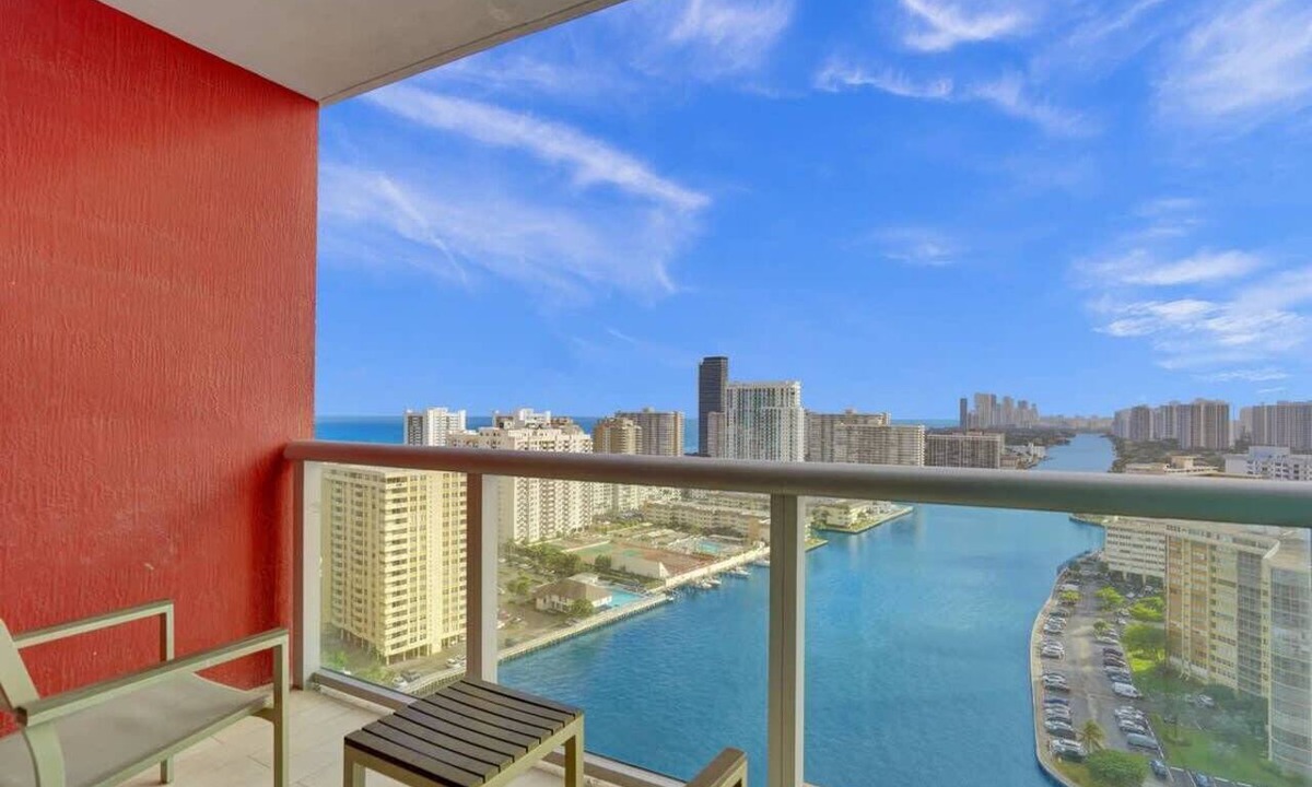 Hallandale Beach Apartment | Waterfront Studio in Resort Beach Pool Gym 2405