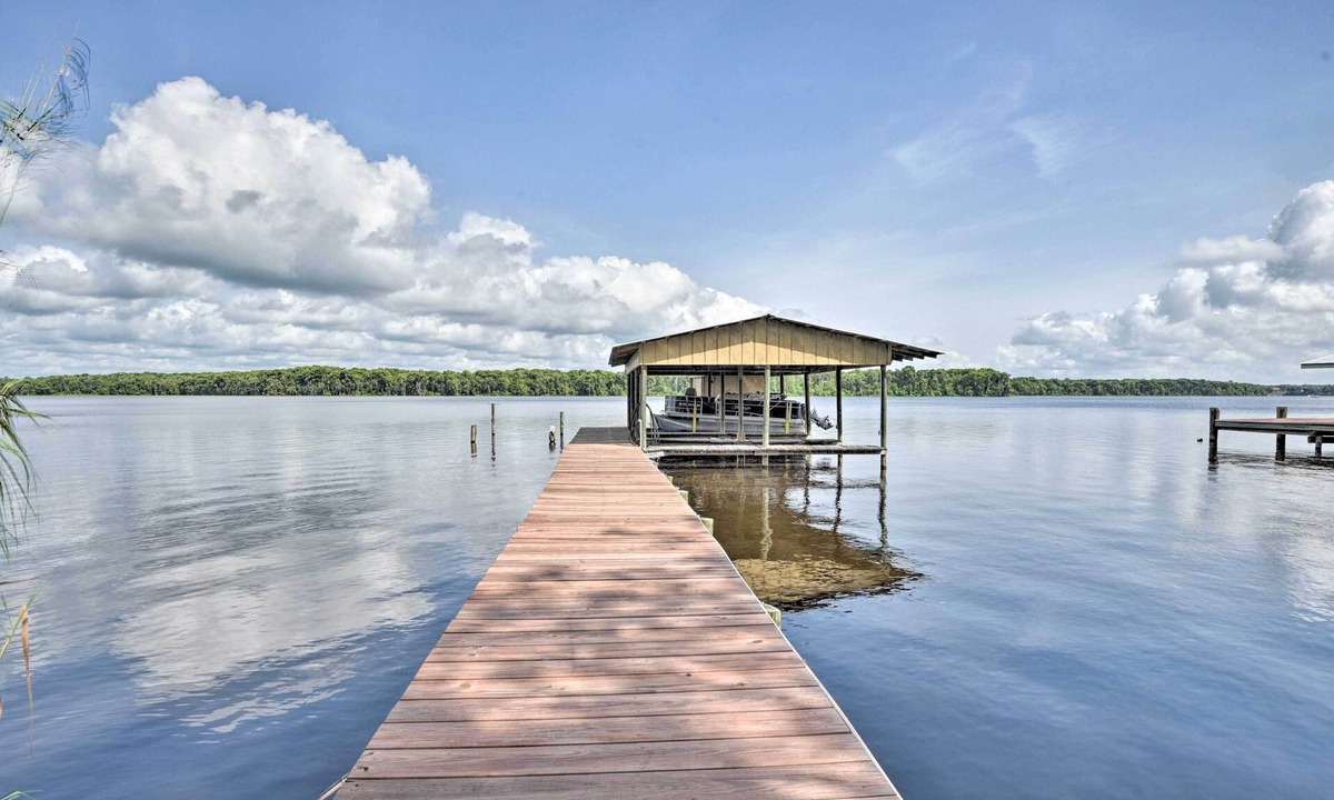 Welaka House | Waterfront Welaka Escape w/Private Docks!