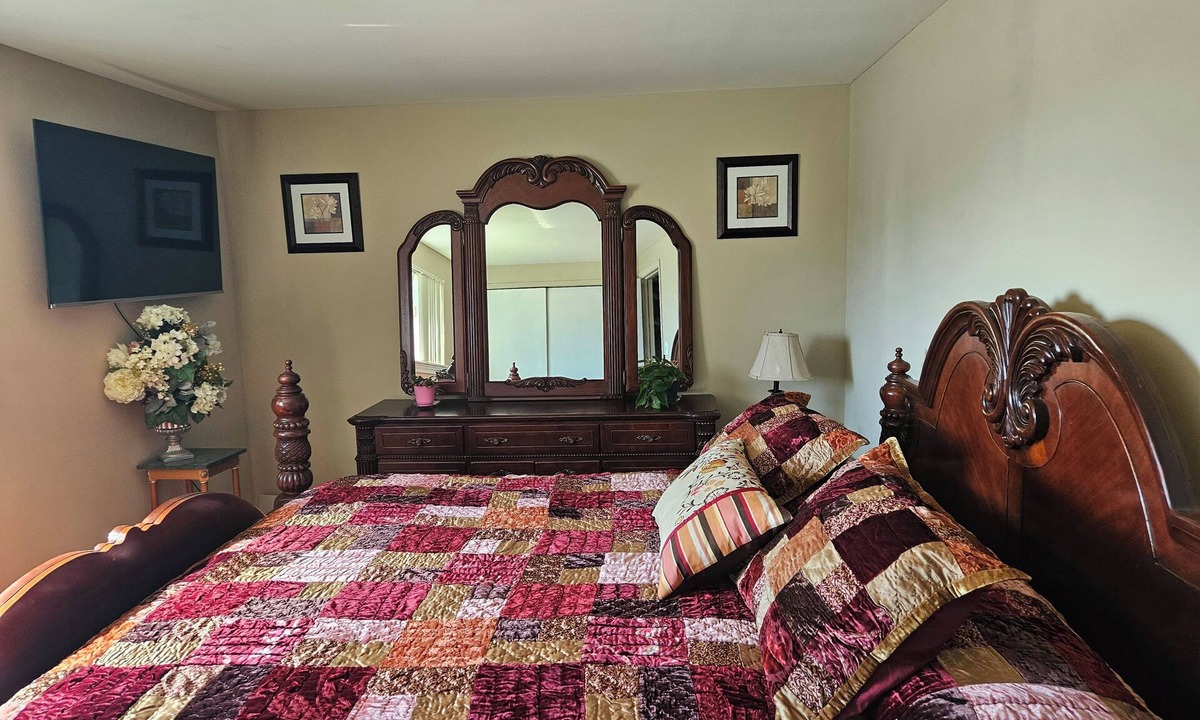 Clinton Township House | Welcome to, Days Inn Paradise located in Clinton Townshipship Michigan.