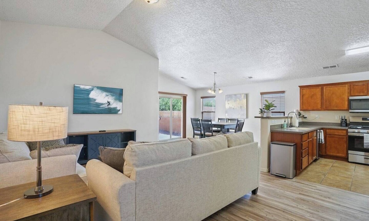 Rio Rancho House | Welcome to The Reynosa Retreat in picturesque Rio Rancho - No House guests without prior approval from host.