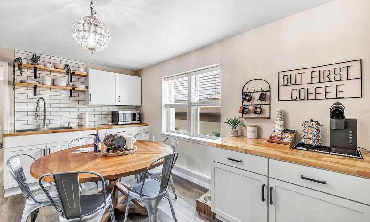 Algoma Apartment | Welcome to The Steele Magnolia! Completely renovated 2 bed/1ba plus bonus pull out futon couch. We are located directly across the street from Von Stiehl Winery and are just a few minutes walk to Crescent Beach!