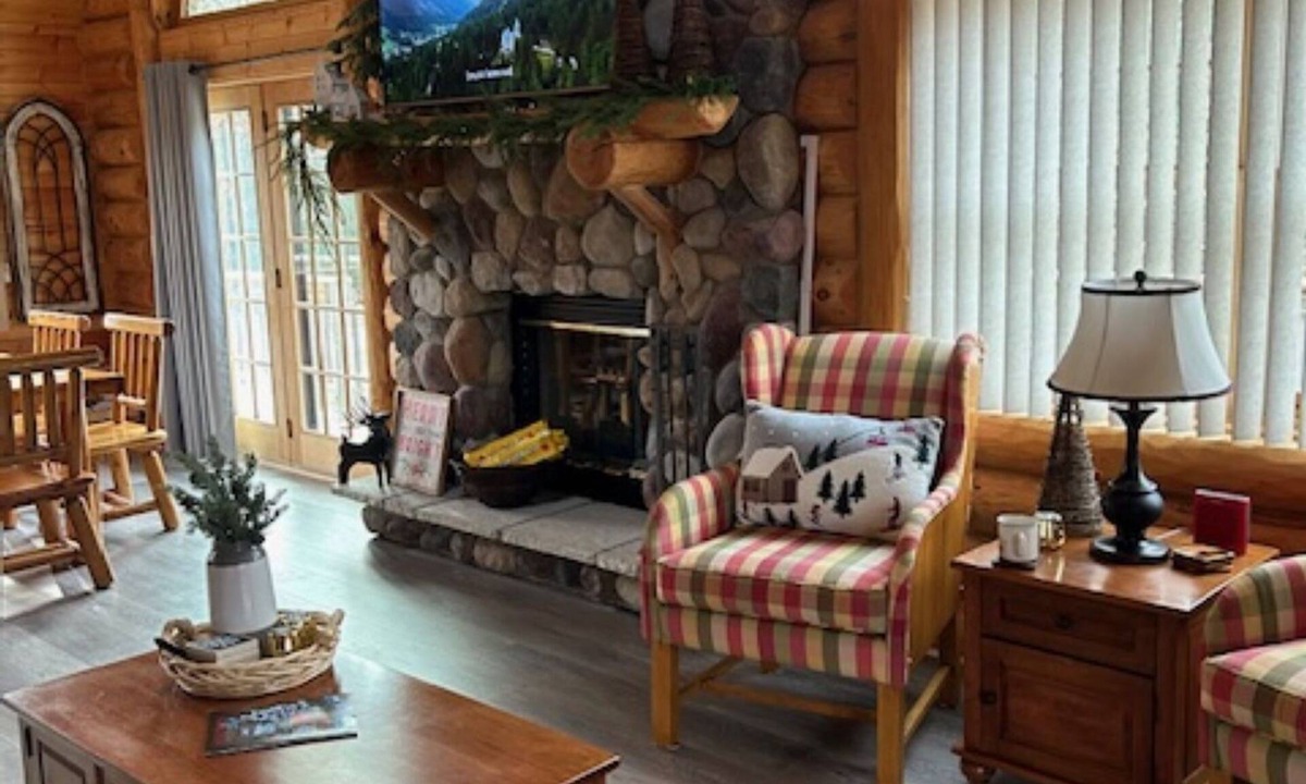 Friendship Cabin | Where Lazy Days Are the Best Days -near Golf Courses, Trails, and Lakes-5 beds