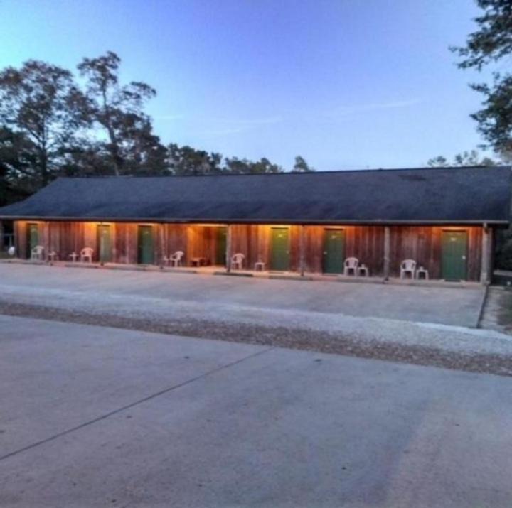 Newton Hotel | Whispering Creek Lodging & RV Resort