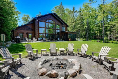 Eagle River House | Whispering Pines Lodge: 11 Bedroom