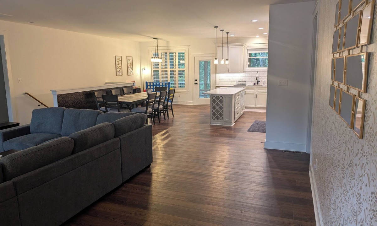 Stonehouse House | Whispering Willow