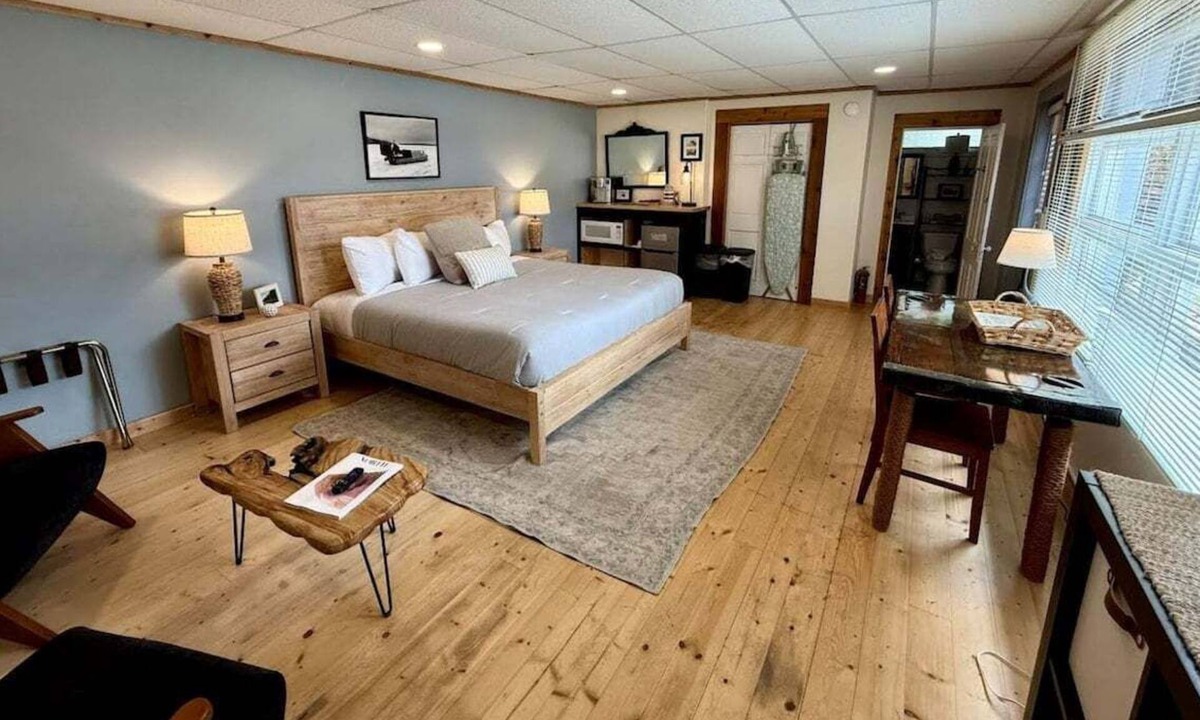 Madeline Island Apartment | Windsled Studio at Ferry Landing Suites in Downtow