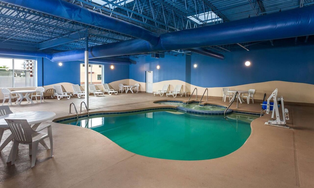 Downtown Hotel | Wingate by Wyndham Sheboygan