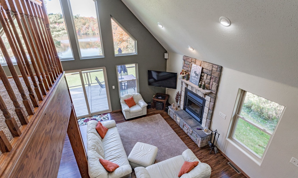 Irma House | Wisconsin River Retreat, on snowmobile trail, 35 min to Granite Peak, King bed.