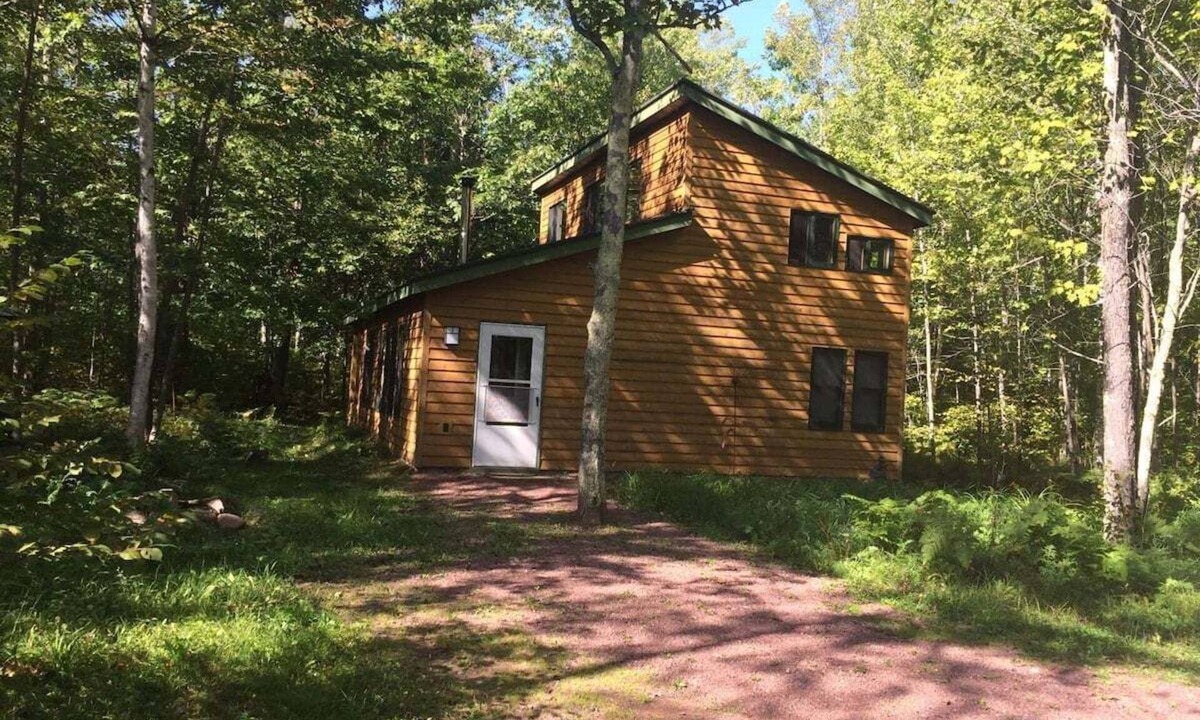 La Pointe House | Woodhaven - Charming Home nestled in the Woods, ne