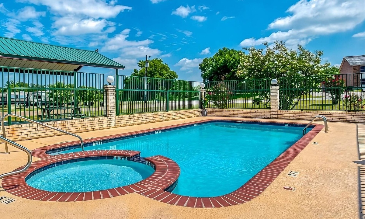 Sweet Home Hotel | You Found it! With Outdoor Pool Access, Free Parking, Near Dairy Queen Yoakum!