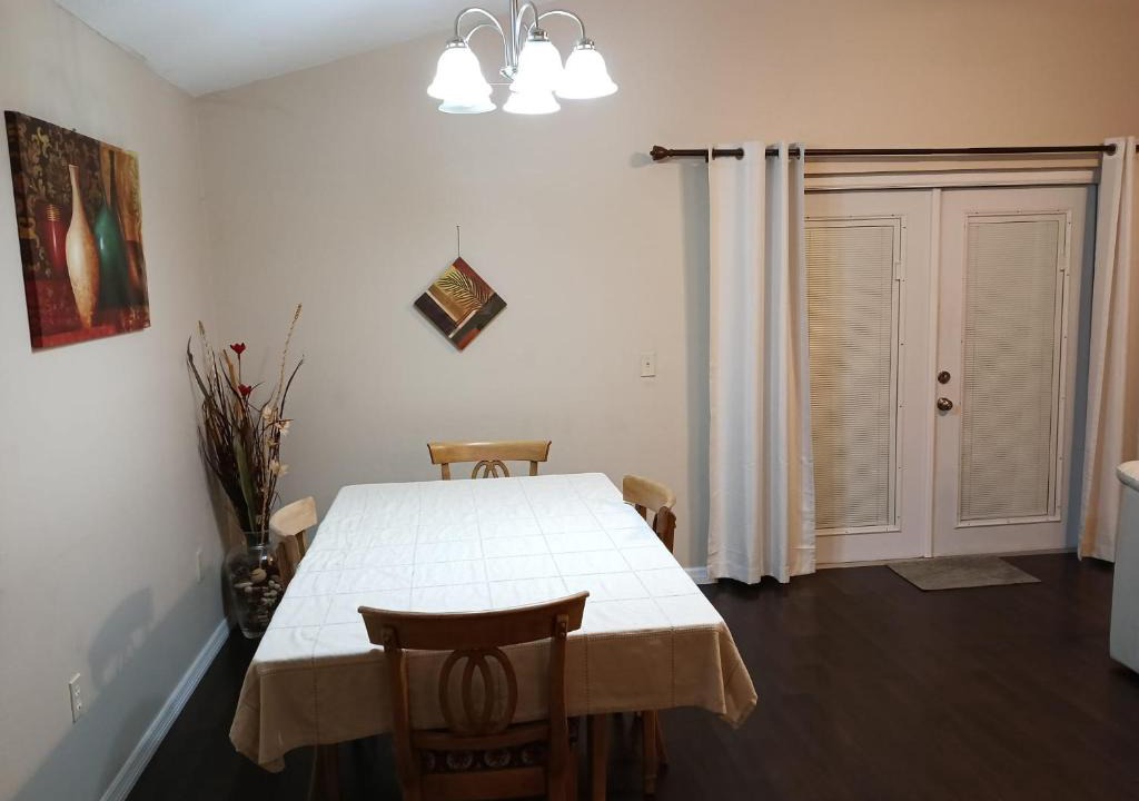 Lakeland House | Your Spacious Home