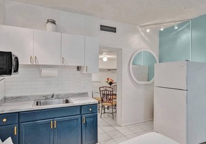 Amazing Studio/1Bath, Hallandale Beach, Outdoor Pool and Free Parking!
