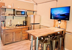 Brand new waterfront Cabin with many amenities: Pool, hot tub & kayaking. - RC3