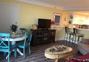 Daytona Beach . Ocean View Condo Hot tub,Gym,Sauna,1 outdoor 1 indoor pool Open