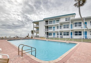 Daytona Beach Studio w/Private Lanai 1 Mi to Pier