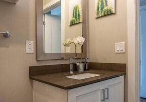 Frontdesk | Bright 1 BR Apt in Old Town Scottsdale