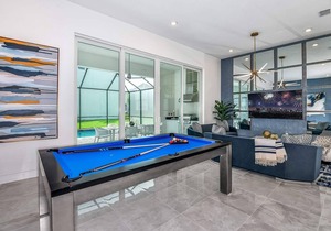 Posh Home w Sci-Fi Theme BR, Arcade, Theater, Game Loft, Spa Pool - Near Disney