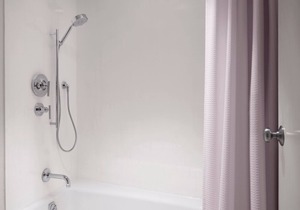 Relaxing Oasis by the Sea! 3 Roomy Units, On-site Pools, Near Bathtub Reef Beach