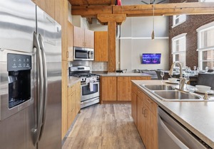 The Top Floor Penthouse 4 BR 3 Bath 2,000 Sq Ft