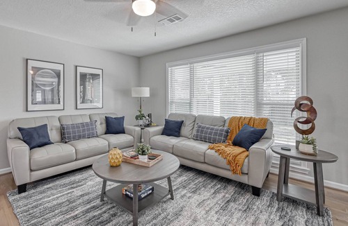 Nassau Bay House | 1.2 mi from Space Center, Great for Families