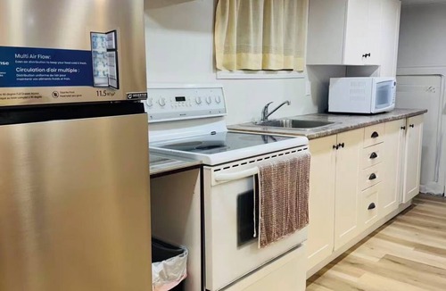 Saint Constant Apartment | 1 bedroom Apt/full kitchen/free parking A