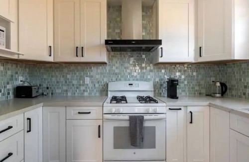 San Mateo County Apartment | 1 Bedroom Home with Home Office