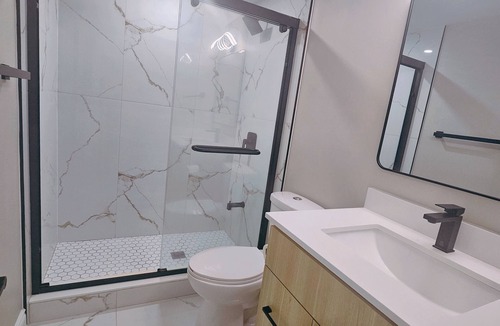 Milton Apartment | 1 Bedroom Suite + Kitchenette