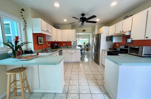 Horton Shores House | 1 Block from beach! 🏖 3 blocks to Downtown. Resort-like Backyard Walk to all
