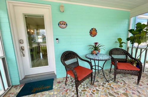 Horton Shores House | 1 Block from beach! 🏖 3 blocks to Downtown. Resort-like Backyard Walk to all