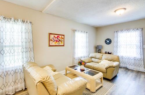 Manhattan House | 1 Mi to K-State Campus: Central Manhattan Home