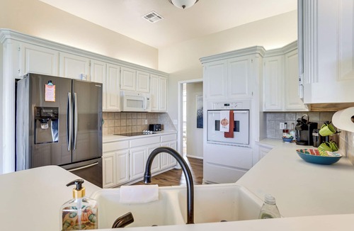 Edmond House | < 1 Mi to Oak Tree National: Cozy Getaway!