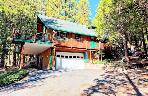 Cold Springs Cabin | 10-Guest Cabin Near Pinecrest Lake & Ski Resort