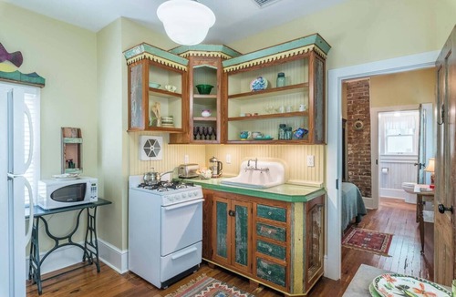 Lincolnville Cottage | 119 Kings Ferry Way Historic Cottage