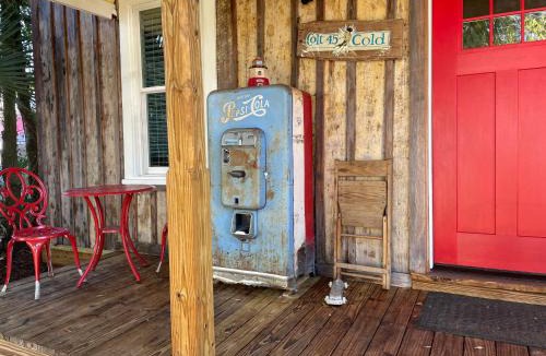 Downtown Historic District House | 150 year old Restored Lincolnville cottage