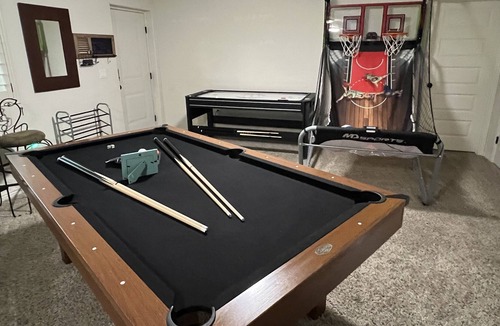 West Haven House | 1700 ft.² private basement to yourself private entry. CLEAN!