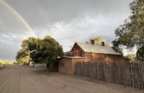 Cerrillos House | 19th Century casita & historical little town for the whole family! -sleeps 6